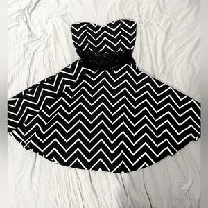 strapless black and white wild daisy above the knee length dress